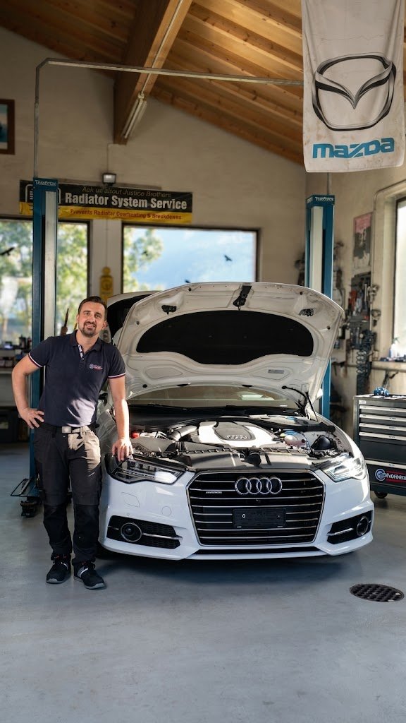 Léo, mécanicien du Garage du Centre